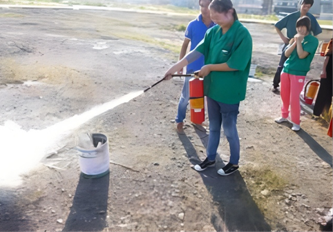 2013年公司组织员工展开安全事故演习